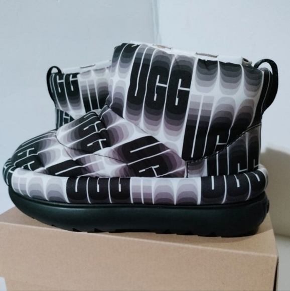 UGG Classic Maxi Wavelength.5 Mini Boots Women's 6. New with box. Black, white c - Picture 9 of 9